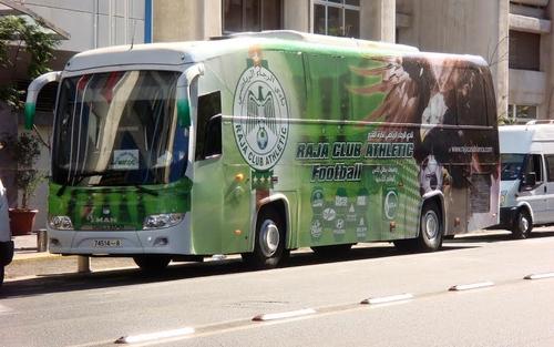 حقِيقَة الحَجزِ عَلَى حَافِلَة نادي الرَّجَاء  الرياضي!