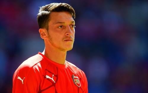 أوزيل يفكر في الرحيل عن أرسنال في الميركاتو الصيفي