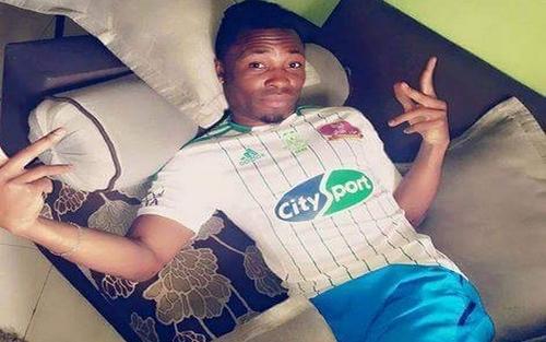 زي أندو: "صورتي بقميص الرجاء غير حقيقية"