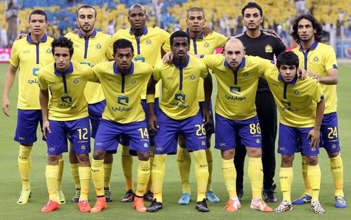 لاعب النصر يقدم لزميله المصاب أغرب هدية 