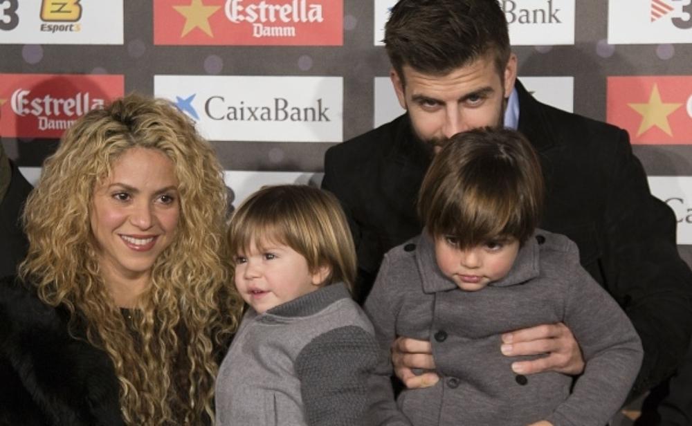 شاكيرا تدافع عن التصريحات النارية لزوجها بيكيه