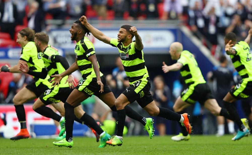 هادرسفيلد يعود إلى "بريميير ليغ" بعد غياب دام 45 سنة