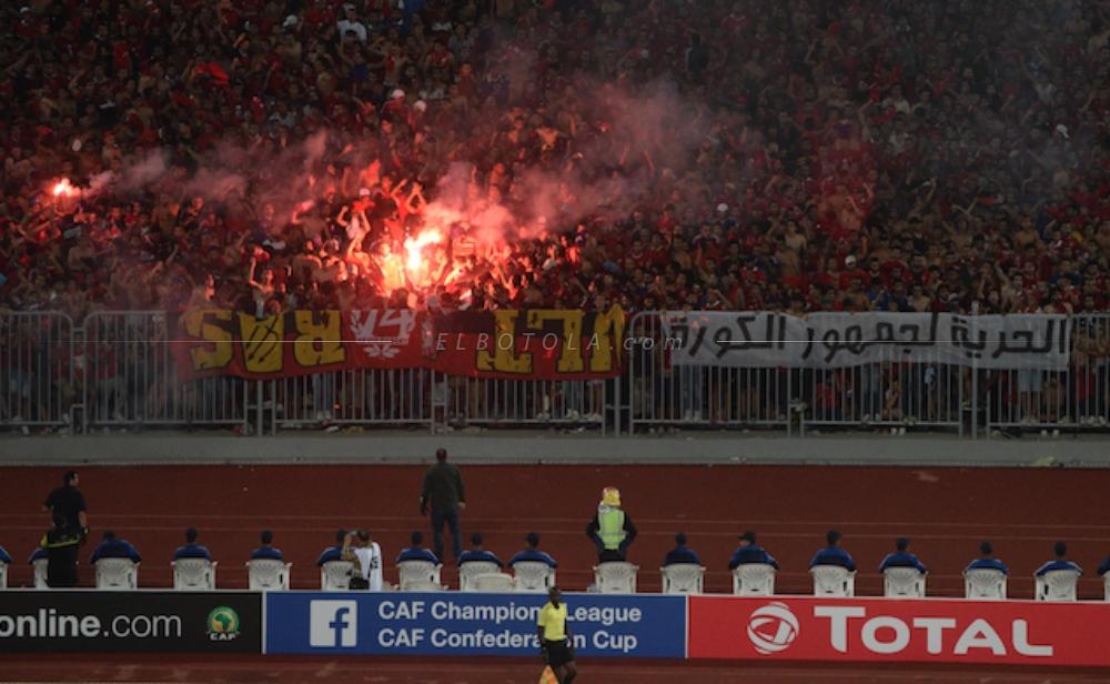 شاهد | ردة فعل جمهور الأهلي على سقطات إكرامي