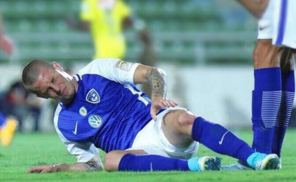 الفحوصات الطبية تكشف مدة غياب نجم الهلال عن الملاعب