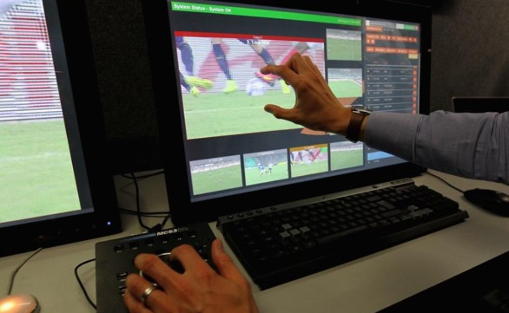 "الفيفا" راضٍ على "تقنية الفيديو" وقد يعتمدها في المونديال