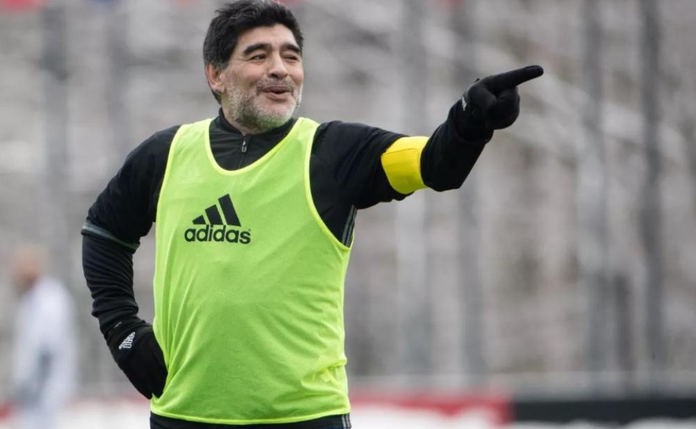 مارادونا يحتفل مع بوكا جونيورز بلقب الدوري الأرجنتيني