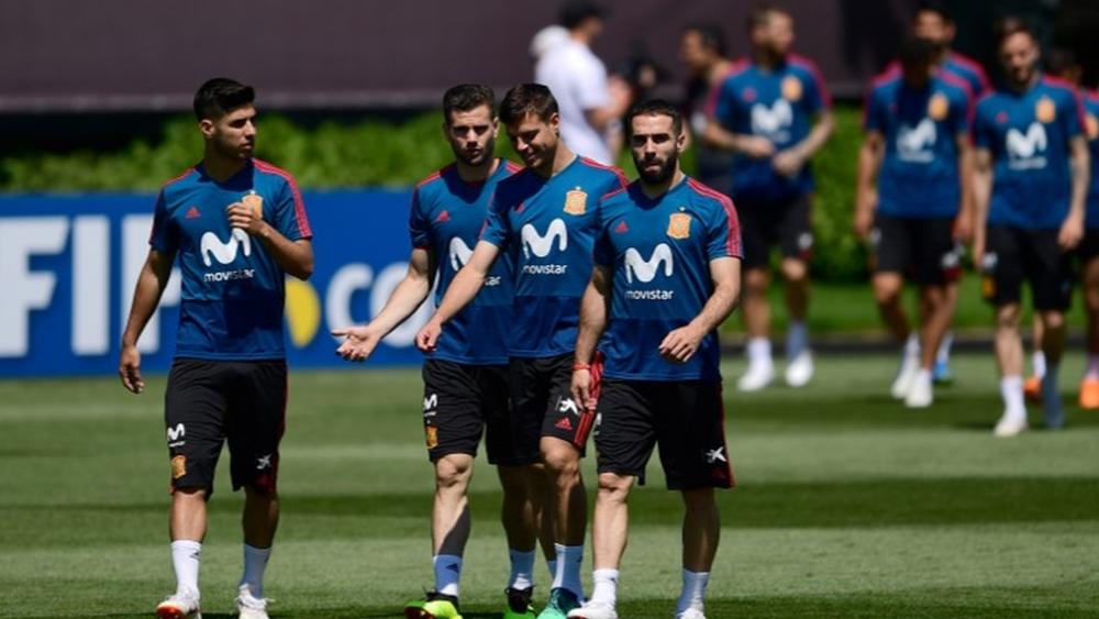 كارفخال يستأنف التداريب الجماعية مع إسبانيا