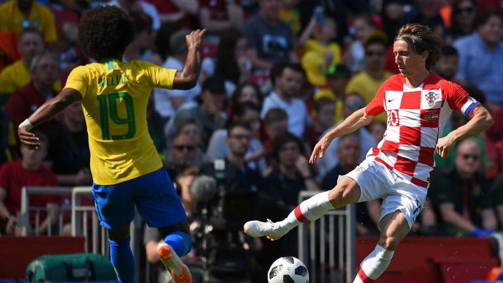 مودريتش يُشاطر ميسي "رمي الألقاب" من أجل لقب المونديال!