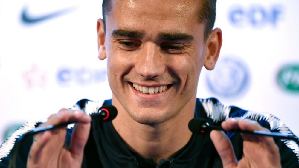 مساء اليوم.. غريزمان سيعلن بقاءه أو رحيله عن الأتلتيكو