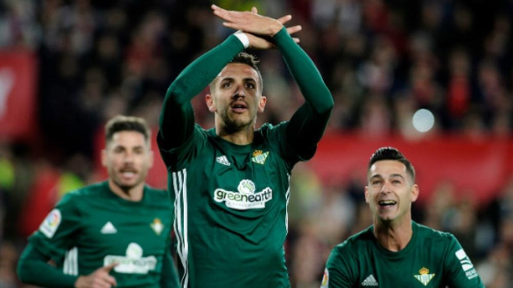 فضّال "الغائب" يُساند الفريق الوطني في "المونديال"