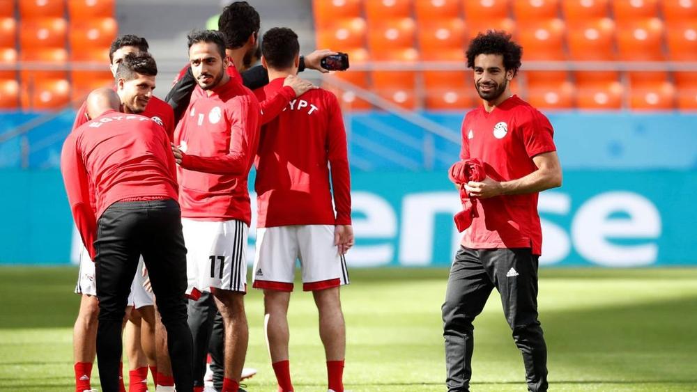 "كعك العيد" يهدد النظام الغذائي لمنتخب مصر