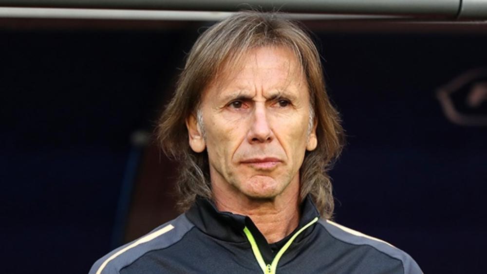 مدرب بيرو: لا نستحق الخسارة من الدنمارك