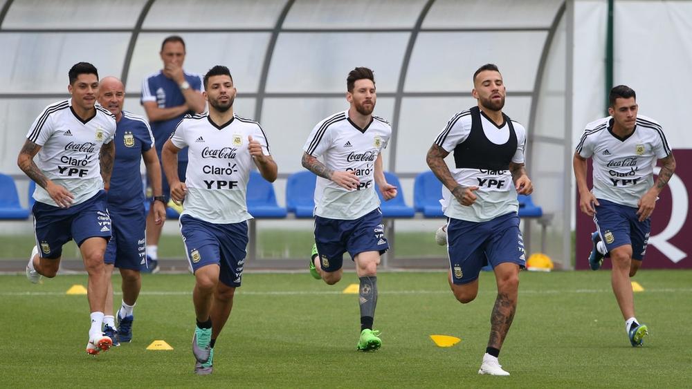 الأرجنتين موحدة خلف ميسي في مواجهة مصيرية مع كرواتيا