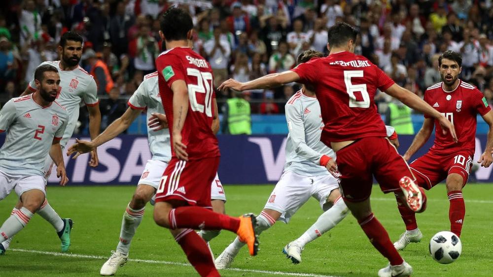 "تقنية الفيديو" تُسبب وعكة صحية لأحد أفراد منتخب إيران