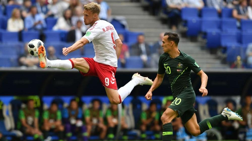 الدنمارك وأستراليا أمام حسابات معقدة للتأهل