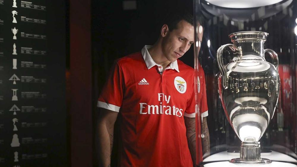 رسمياً: بنفيكا يعلن تعاقده مع مدافع أرجنتيني