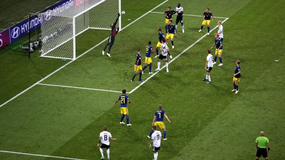 هدف طوني كروس يتسبب في "أزمة" و ألمانيا تعتذر للسويد