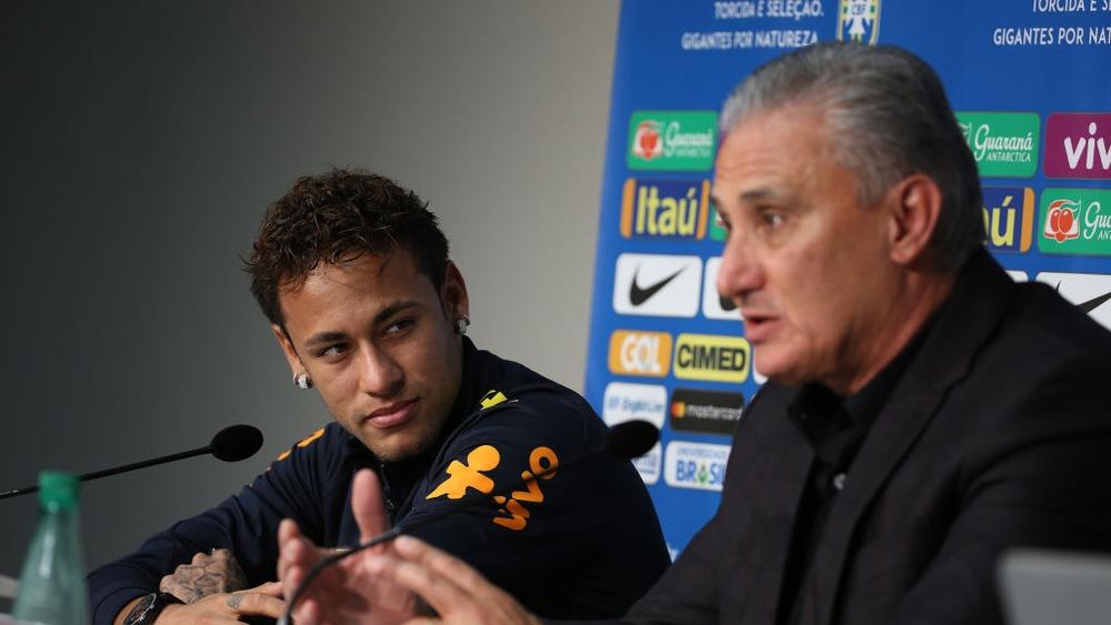 مدرب البرازيل يرد على كابيلو مدافعاً عن نيمار