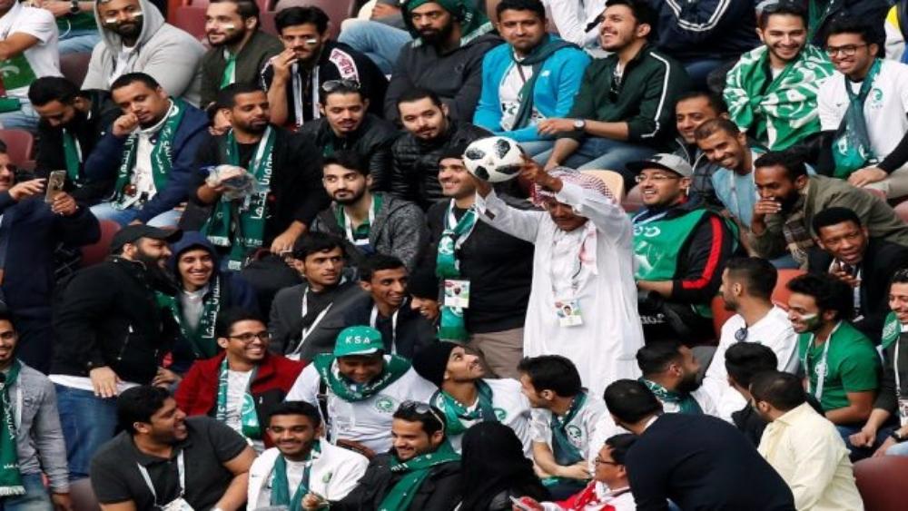 مجموعة جماهير سعودية تقع في فخ عملية نصب ساذجة بروسيا