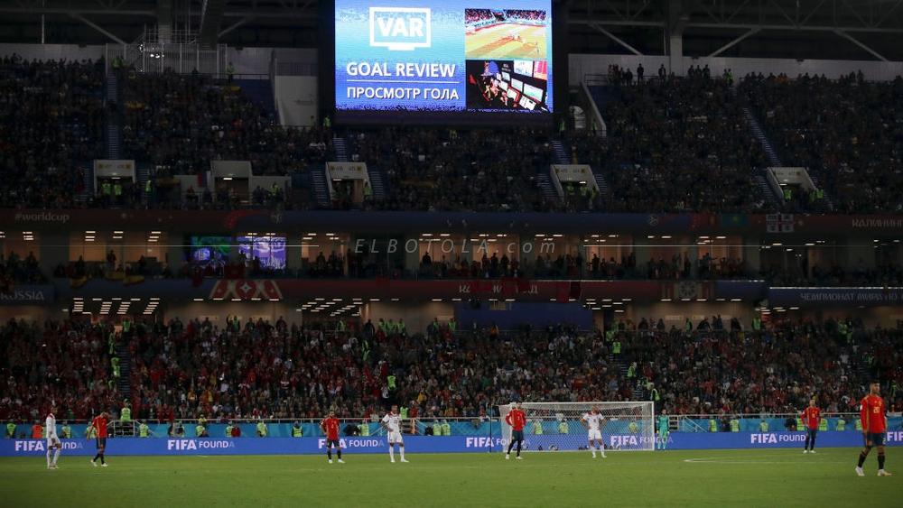 الفيفا يحتفل بعيون مغمضة: "الـVAR جعل المونديال بلا فضائح!"