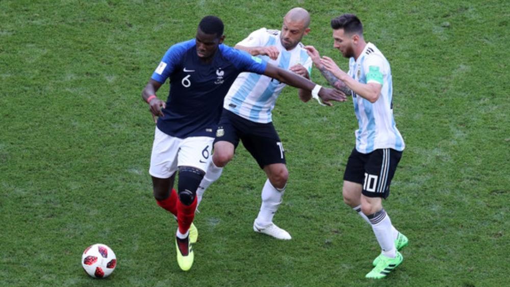 بوغبا يُظهر حسَّهُ الإنساني تُجاه ميسي بعد اللقاء