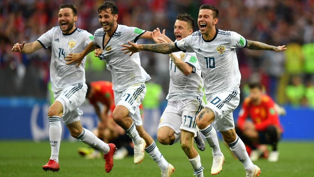 احتفال الروس بإقصاء إسبانيا يصل للفضاء!