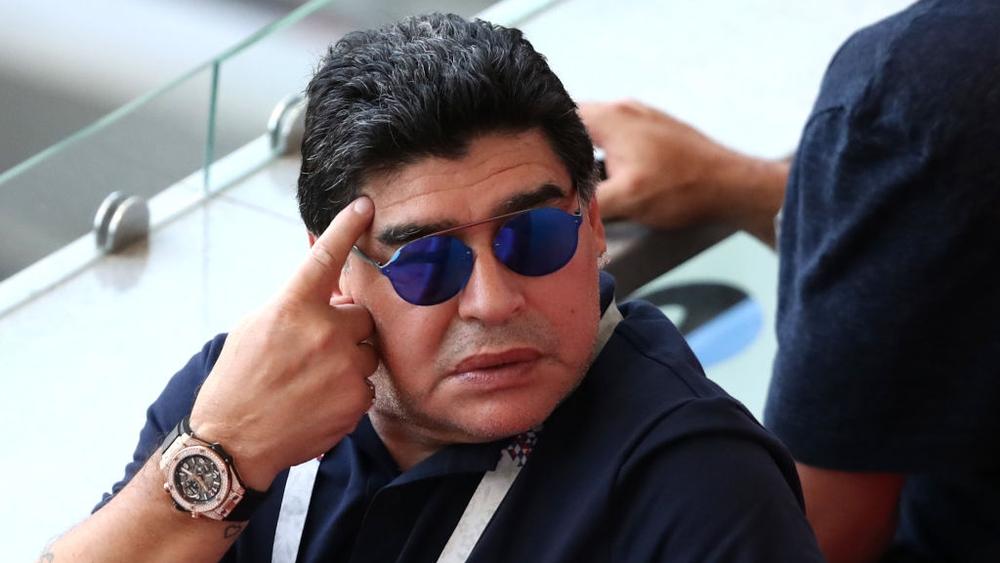 مارادونا يسخر من نيمار ويتحسر على الأرجنتين