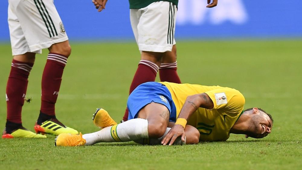 ريفالدو يدافع عن نيمار: "إذا كان عليك أن تسقط... اسقط"