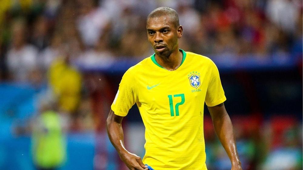 إهانات عنصرية وتهديدات بالقتل للبرازيلي فرناندينيو بعد هدفه في مرماه