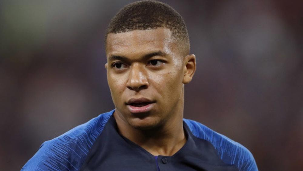 مبابي يُثير إعجاب الأسطورة الأرجنتينية مارادونا