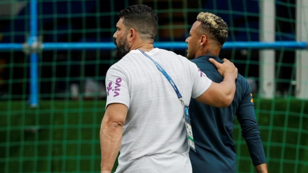 الـ'PSG' يواصل 'تدليل' نيمار ويضم المعالج الطبيعي للبرازيل