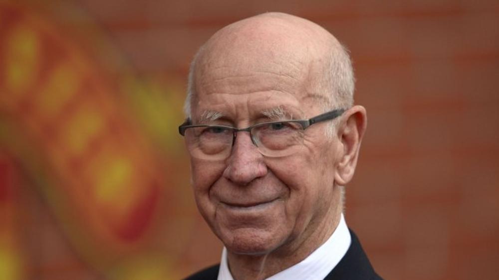 تشارلتون يُثمَّن مسيرة إنجلترا رغم الإقصاء