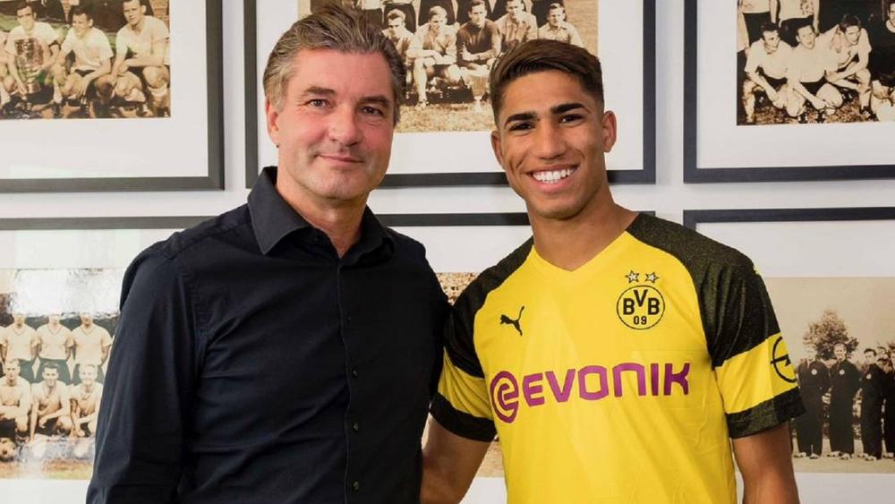 أشرف حكيمي يتعرّف على رقمه مع دورتموند