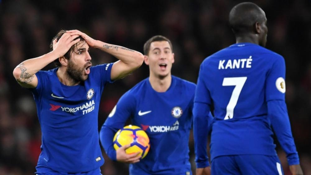 فابريغاس يطالب هازارد بالبقاء والفوز بالألقاب