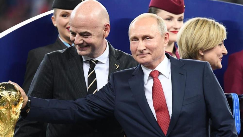 بوتين: ملاعب المونديال يجب أن تبقى للكرة فقط