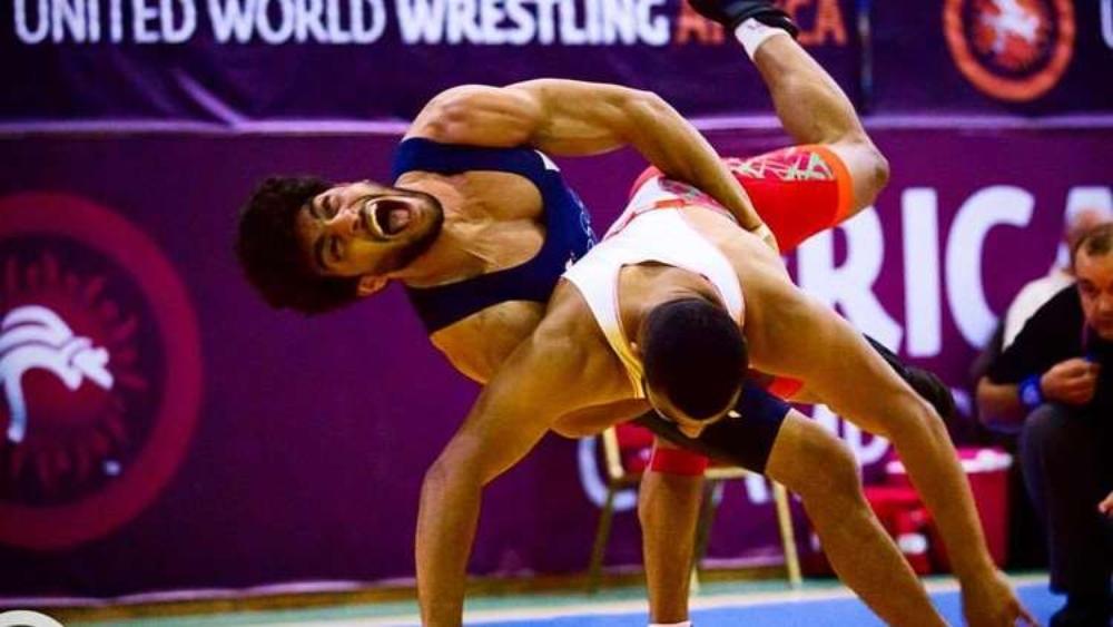 المجاملات تدفع مُصارعاً مصرياً لتمثيل أمريكا