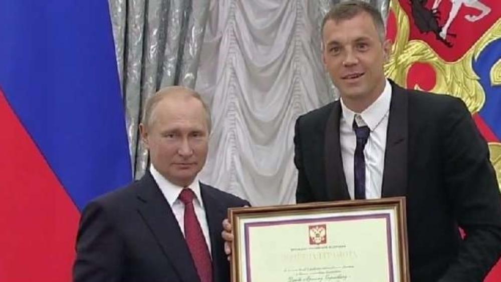 مهاجم روسيا يدعو الرئيس بوتين إلى استبدال حذاء الهوكي بحذاء كرة القدم