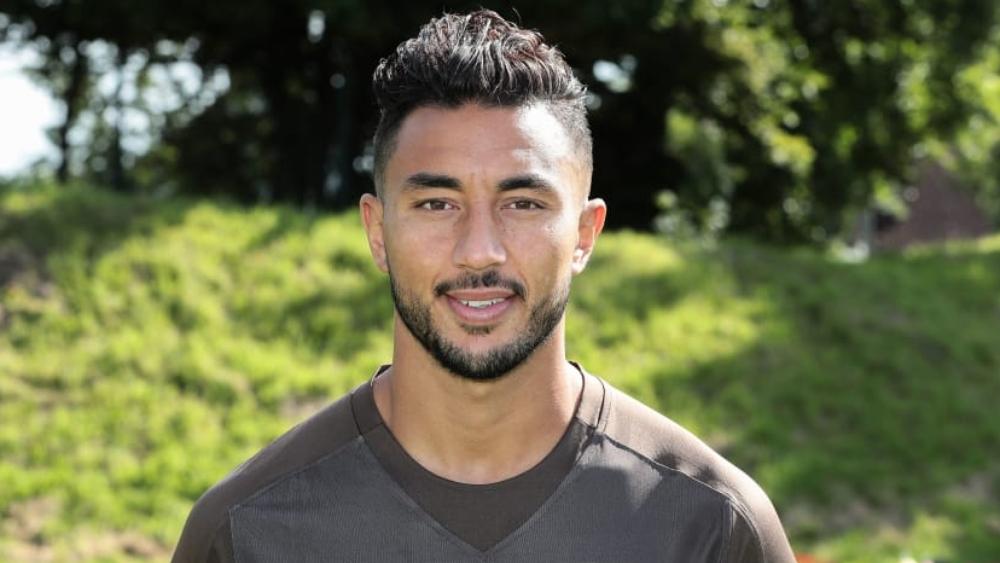 البَهْجةُ والسُّرور تَقْتحِمان منزل وأسرة عزيز بوحدوز