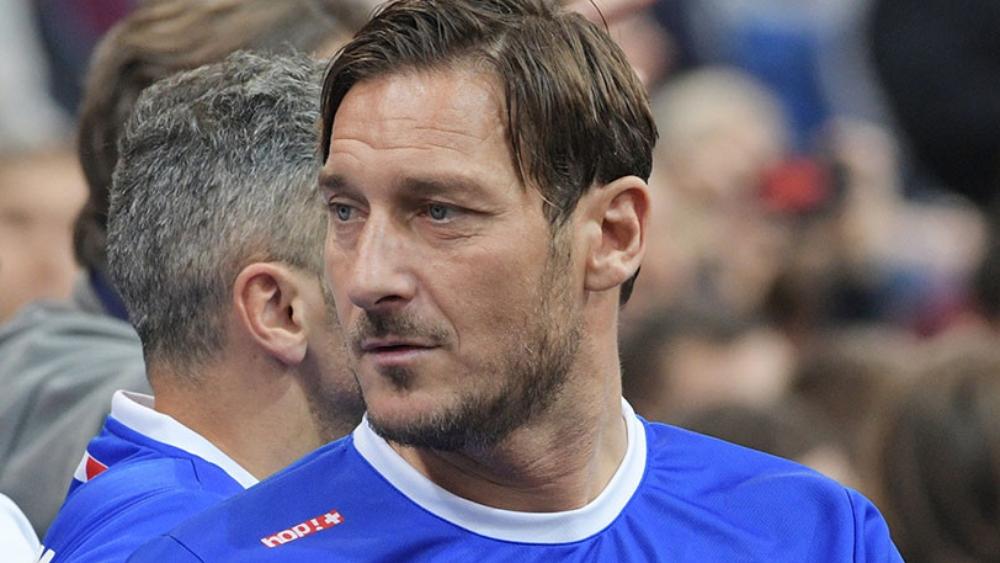 توتي: "لو انضم ميسي لروما سأستقبله شخصياً في المطار"