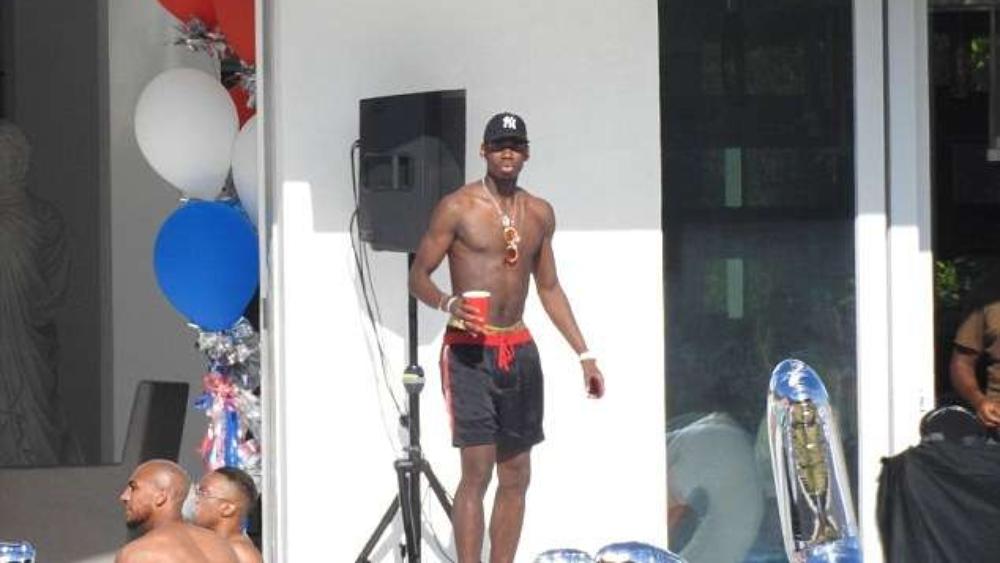 بوغبا يُقيم حفلاً بلوس أنجلوس ويدعو لاعبيْن مغربييْ الأصل