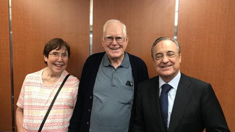 بيريز يلتقي بالعائلة التي استضافته بأمريكا بعد مرور نصف قرن!