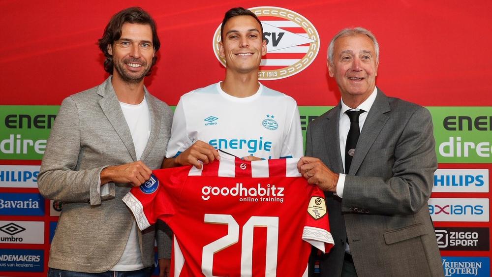 أيندهوفن يتعاقد مع مدافع منتخب أستراليا