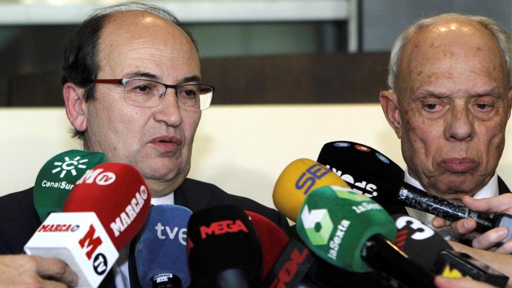 إشبيلية يُهدِّد برشلونة ويُلوِّحُ بتقديم تَظلُّمٍ ضِدَّهُ