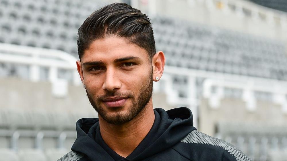 نيوكاسل يُسارع الزَّمن للتخلًّص من أشرف لزعر