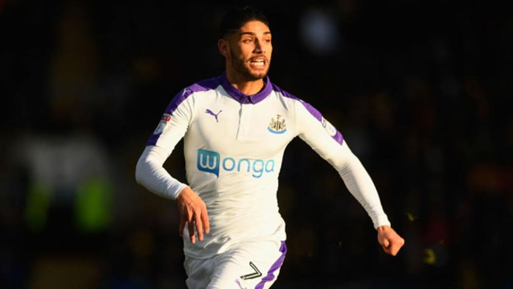 جنوى يدنو من إعادة أشرف لزعر إلى الدوري الإيطالي