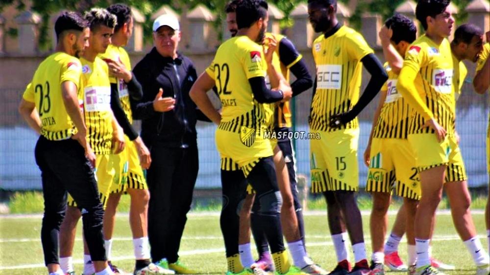 الماص يؤجل تقديم لاعبيه و قميصه الجديد إلى يوم الأحد