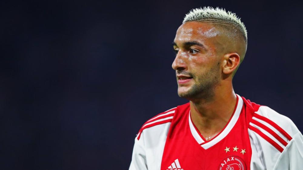 زياش يتألق ويُقرِّب أياكس من دوري أبطال أوروبا