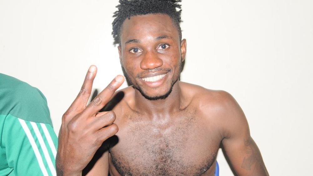 أوساغونا يُؤكد تعلّقه بالرجاء مُستمتعاً بأهازيج "الكورفا سود"