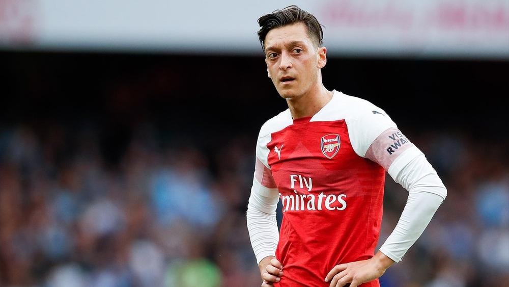 أسطورة أرسنال يكشف نقطة ضعف أوزيل