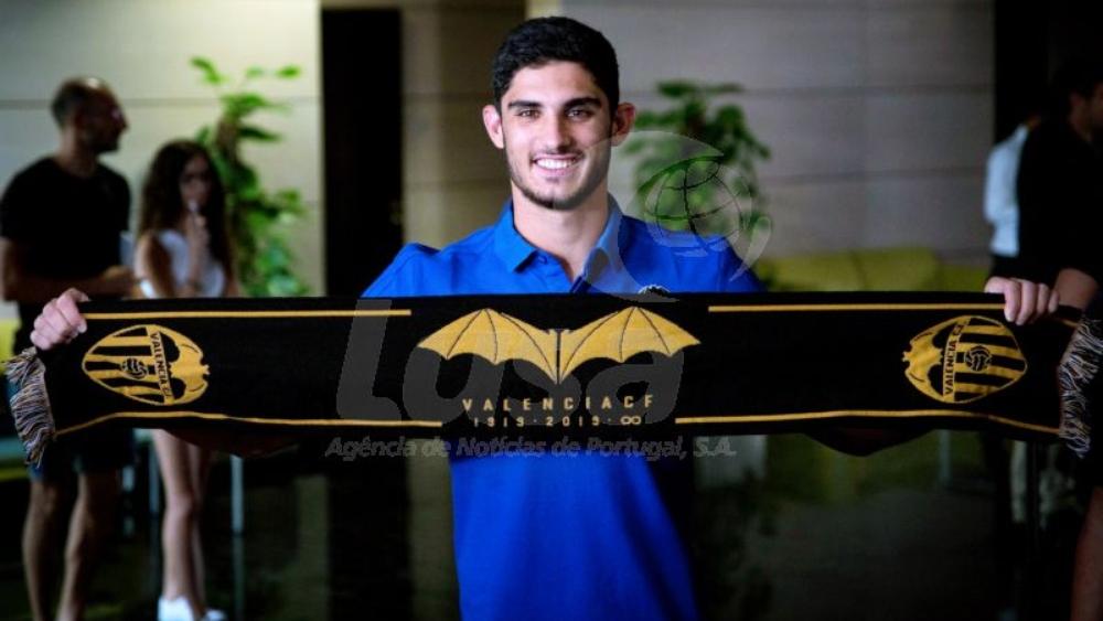 استقبال كبير للبرتغالي جويديس في مطار فالنسيا